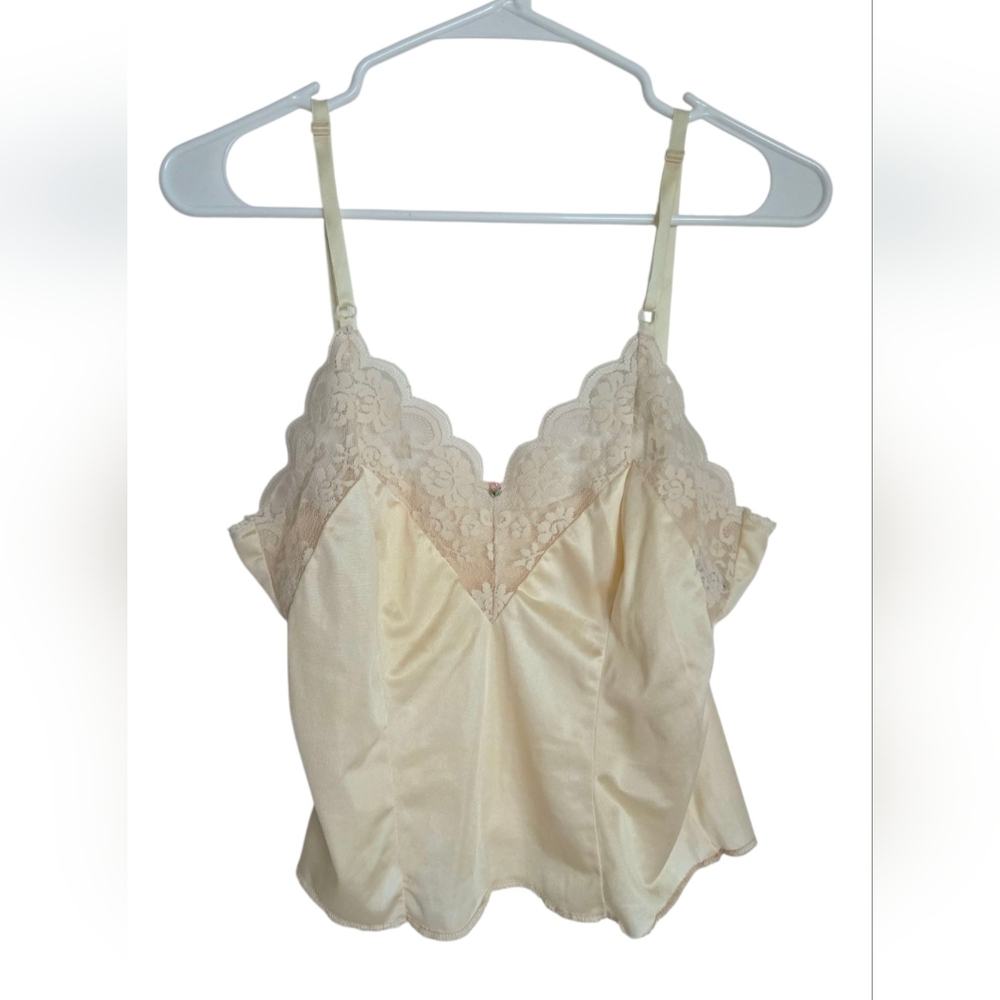 Vintage JCPenney Nylon Ivory Camisole Cami Top‎ Sz 34 USA Satin Lace Trim 70s